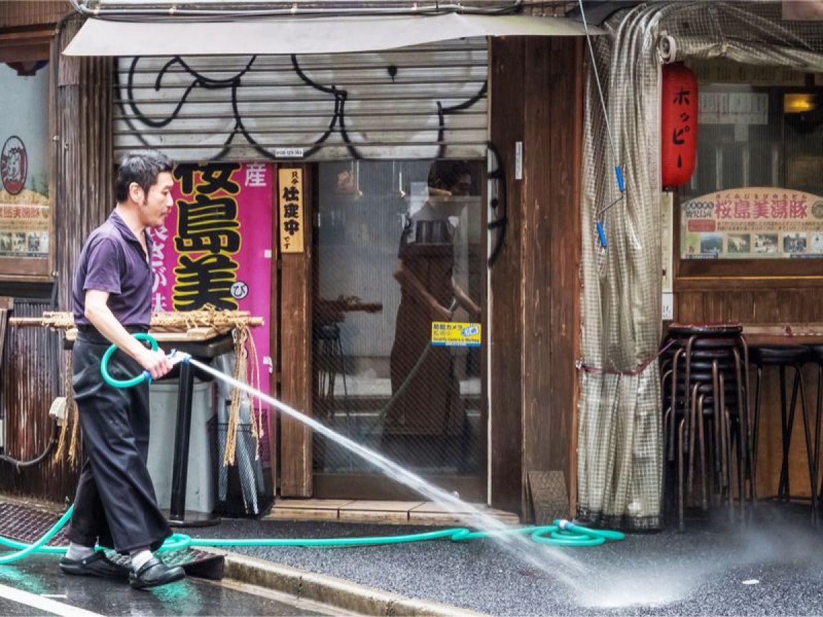 Xóa tan cái nóng mùa hè cùng văn hóa tạt nước Uchimizu